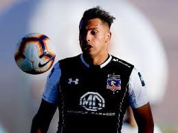 Maybe you would like to learn more about one of these? A Arturo Vidal Se Le Salio El Hincha Durante El Bautizo De Ivan Morales En La Seleccion Chilena Dale Albo
