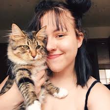 can i see your maine coon/maine coon mixes? my mom and i genuinely believe  that max is part maine coon (max is a little WOOMAN)