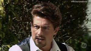 A Usurpadora: Carlos Daniel não segura rejeição de Paulina e procura Leda