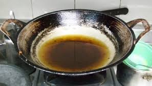 Minyak yang dah lama tak guna ni dah boleh buang terus dah kot, bukan boleh pakai dah.. Cara Membuang Minyak Masak Dengan Cara Yang Betul Dan Bertanggungjawab Mysuri