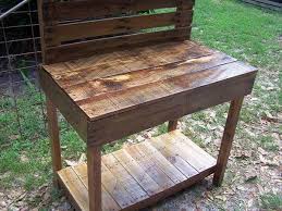 It's a workstation where you can pot plants and store all your gardening gear. Pallet Garden Potting Bench Work Bench 101 Pallets