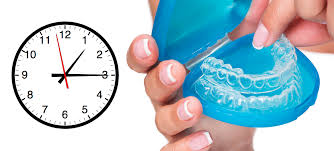 Unauffällig zum schönsten lächeln mit transparenten zahnschienen. How Many Hours Per Day Should I Wear My Invisalign Aligners Dr Jacquie