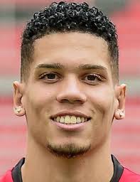 O volante paulinho, de 32 anos, anunciou que rescindiu contrato com o guangzhou fc (antigo evergrande) e está liberado para assinar com outro clube. Paulinho Player Profile 20 21 Transfermarkt