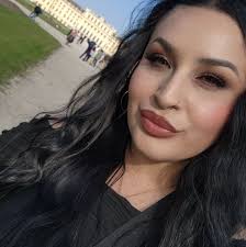 Vienna. What a beautiful city! Wearing @hilduryeoman 💚 Staying at  @kempinskivienna is also amazing! I highly recommend it! #wanderlust  #vienna #hilduryeoman #exploring