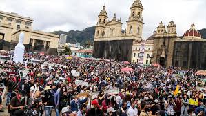 El comité nacional de paro, integrado por centrales obreras, organizaciones sociales, educadores y líderes estudiantiles de colombia, convocó el lunes un paro nacional «el comité nacional de paro anuncia la convocatoria a paro nacional el próximo 21 de octubre de 2020. Paro Nacional En Colombia Termino De Forma Pacifica Y Con El Apoyo De Las Comunidades Indigenas