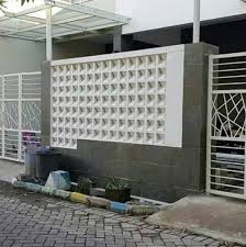 Dalam merancang bentuk pagar, unsur material menjadi faktor utama yang menentukan nilai estetikanya. Makmur Jaya Roster Kami Mitra Terpercaya Anda