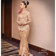 Tahun ini, tepat menandakan tiga dekade anne avantie berkarya sejak 1989. 13 Kebaya Artis Dengan Rancangan Anne Avantie Bagus Banget