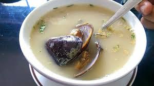 Agregar el pescado limpio y troceado; Te Ensenamos A Preparar Chilcano De Pescado Tvperu