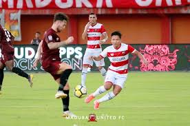 Syahrian abimanyu born 25th april 1999, currently him 21. Debut Syahrian Abimanyu Hiasi Kegagalan Madura United Di Piala Indonesia Bolasport Com