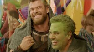 Bloopers That Make Us Love Thor Ragnarok Even More Youtube Chris Hemsworth Funny Bloopers Tom Hiddleston Funny