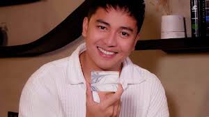 JAK' OF ALL TRADES NAMAN PALA SI JAK ROBERTO, EH! #PERAPARAAN Kapuso actor,  responsableng Kuya at negosyante?! Yes! Kasama na sa real-life role ni Jak Roberto  ang pagiging negosyante! 'JAK' of all