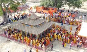 Lakshmi Narayan Yagya: बलिया के सिंहपुर में भव्य कलश शोभा यात्रा के साथ  शुरू हुआ लक्ष्मी नारायण महायज्ञ, देखें अद्भुत तस्वीरें