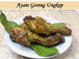 Tambahkan irisan tomat, daun bawang, daun. Resep Ayam Goreng Ungkep Empuk Dan Enak Lauk Yang Disukai Anak Ysalma