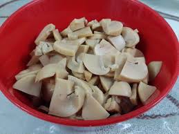 Morel juga boleh ditemui dalam tin atau dikeringkan, dengan cendawan kering yang mempunyai rasa yang lebih kuat daripada yang. Facebook