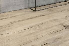 Fliesen Mit Holzoptik Tauschend Echt Viele Fliesen Versandkostenfrei Uber 400 Fliesen Auf Lager Schnelle Und S In 2020 Bodenfliesen Fliesen Holzoptik Holzoptik