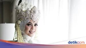 Check spelling or type a new query. Foto Inspirasi Pernikahan Adat Dari 5 Selebgram Hijab