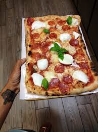 Pizza d'italia secondo @50toppizza @guideespresso tutti i giorni dalle12.00alle15.00 e dalle 18.30 alle 01.00 consegna a domicilio in 30 minuti⬇️ bit.ly/pizzadeliciousinteglia. Pizza In Teglia Alla Romana Ricette Erasmus