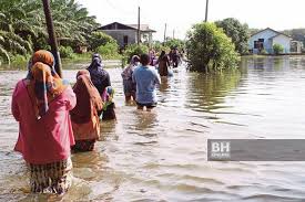 Kampung chenulang, kuala krai dinaiki air pagi ini. Mangsa Banjir Di Kelantan Meningkat Kepada 237