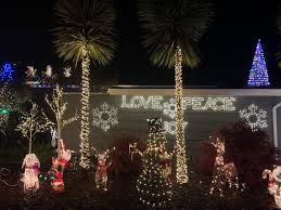 Whether you have a traditional home or prefer a more contemporary christmas look in. Marin S Best Decorated Homes Create A Striking Winter Wonderland Redwood Bark