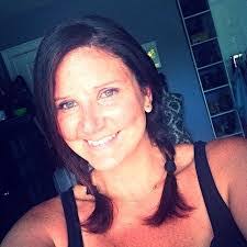 Courtney Layne's Instagram, Twitter & Facebook