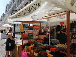 Maybe you would like to learn more about one of these? Takmer 800 Rokov A Rovnaky Pocet Stankov Navstivili Sme Najstarsi A Najvacsi Jarmok V PoÄ¾sku Dromedar Sk