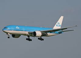 In premium economy class the seats, with up to 48.3 cm in width and a pitch of 40°, make your journey a pleasant experience. File Boeing 777 200er Klm Jpg Wikipedia