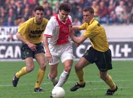 He played in the netherlands, spain, germany and italy. Van Bommel Het Jungske Komt Terug Als Miljonair Nederlands Voetbal Ad Nl