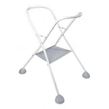 No kneeling or stooping necessary during bath time with this bath tub stand. Baby Bath Beaba