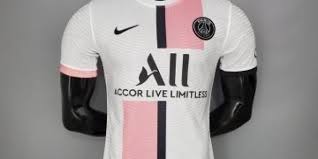 Voici le 102e essentiel du psg, où on parle du nouveau maillot du psg domicile 2021/2022. Le Nouveau Maillot Exterieur Du Psg A Fuite Sur Les Reseaux Sociaux Photos