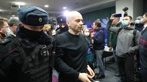 Суд в краснодаре арестовал бывшего исполнительного директора открытой россии андрея пивоварова, обвиняемого в участии в нежелательной организации. Jn1yifovbafixm