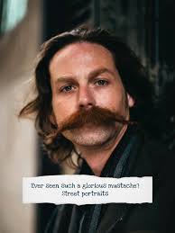 Ever seen such a glorious mustache? 👨🏼