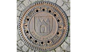 Spießerstaat deutschland, blaue augen, weekend. Warum Verzierte Kanaldeckel Rintelns Innenstadt Schmucken
