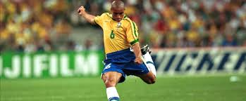 Deschamps devrait sans surprise aligner le même onze de départ que face à l'argentine ou la belgique, avec son. 3 Juin 1997 Quand Roberto Carlos Marquait Un Coup Franc De Genie