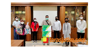 Maybe you would like to learn more about one of these? Bp Jamsostek Pacitan Salurkan Jkm Kepada Ahli Waris Karyawan Pt Ppis Teras Jatim