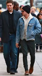 Zac Efron In A Denim Levi S Jacket Denimology Denim Jacket Men Outfit Sherpa Lined Denim Jacket Jean Jacket Outfits Men