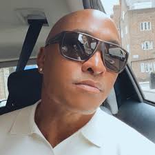 TRANSFORMING WITH TIME 🌟💪 I'm feeling blessed to share my fitness journey  with you all! 📸 The picture