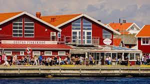 Ett stenkast bort från centrala kungshamn, i anslutning till stora parkeringen samt gästhamnen, hittar ni oss. Vinteroppna Krogar