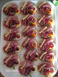 Kreativne Gastro Fb Pestrelahodky Food Garnishes Party Food Appetizers Chicken Snacks