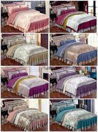 Pada pesta pernikahan tradisional tionghoa, pengantin wanita terlihat memakai cadar berwarna cadar itu biasanya terbuat dari sutra. Set Cadar Pengantin Sarung Bantal Peluk Cotton High Quality Boleh Dibasuh Menggunakan Mesin Basuh Bertambah Tinggi Thread Counts Bagi Cadar Premium Patchwork Cotton Terletak Elok Di Atas Katil High Quality Cotton