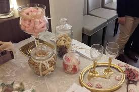 Pueden utilizarse para bodas en el interior o al aire libre tagged with: Decoracion Con Globos Y Candy Bar Estilo Vintage Para Bodas De Oro La Tavola Dulce