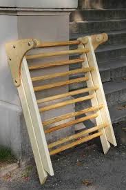 Dieses Wunderbare Sprossendreieck Orientiert Sich An Den Vorgaben Von Emmi Pikler Im Vergleich Kinder Klettergerust Holzspielzeug Selber Bauen Pikler Dreieck