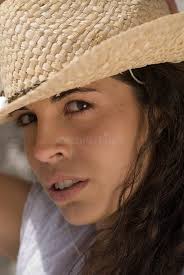 Arabo Sexy Del Ballerino Di Pancia Della Donna in Dune Del Deserto  Fotografia Stock