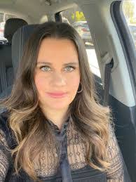 Vanessa Downs's Instagram, Twitter & Facebook