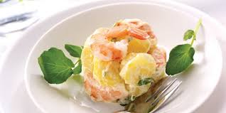 Salade De Pommes De Terre Nouvelles Aux Crevettes In 2020 Salade Aardappel Garnalen