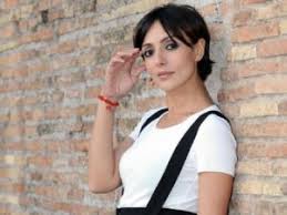 Discover ambra angiolini's biography, age, height, physical stats, dating/affairs, family and career updates. Ambra Angiolini T Appartengo La Recensione Di Un Disco Cult Degli Anni 90