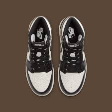 Air Jordan 1 Retro High Og Dark Mocha Release Date 555088 105 Sole Collector In 2020 Air Jordans Air Jordans Retro Sneakers White