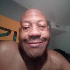 👤Emma sent you a private message 5 minutes ago "Where are you from?"