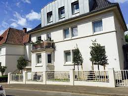 Hier finden sie wohnungen zum mieten vieler immobilienportale und durch die einfache & schnelle wohnungssuche mit intuitiven filtermöglichkeiten ist das ziel traumwohnung zum greifen nah. 3 Zimmer Wohnung Zu Vermieten Danziger Strasse 12 32756 Detmold Lippe Kreis Mapio Net