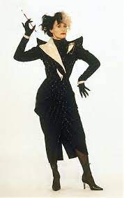 Glenn close kills it as cruella! Glenn Close Cruella Deville 101 Dalmatians Cruella Costume Cruella Deville Cruella