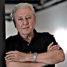 Meet Segundo, gifted finisher at Modern Art Foundry. He takes the sculpture  raw out of the cast, welds the parts together, retextures the seams,  corrects any imperfection . He is the right